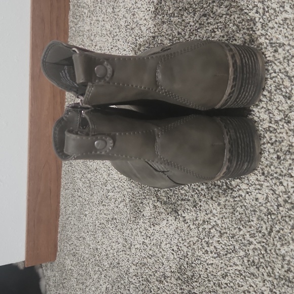 Maurices Anna Ankle Boot - Picture 3 of 5